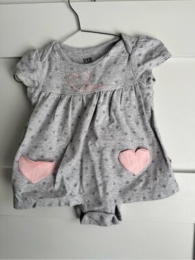 Ellen Degeneres Grey Tee with pink Accent
